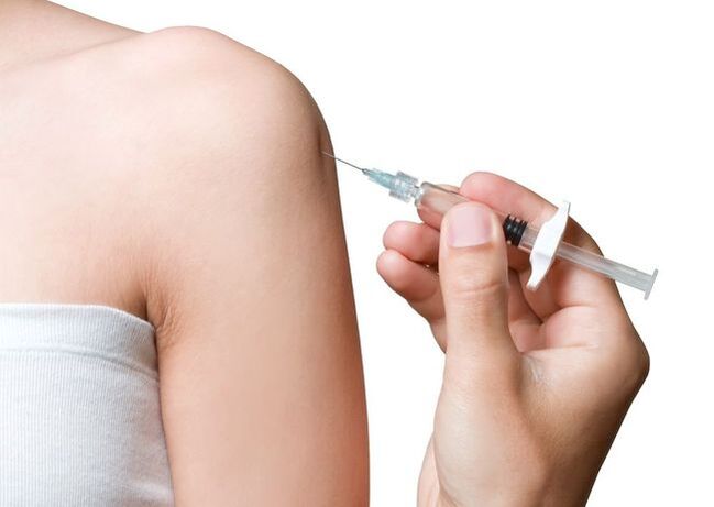 Intra-articular injection to relieve inflammation in arthrosis of the shoulder joint