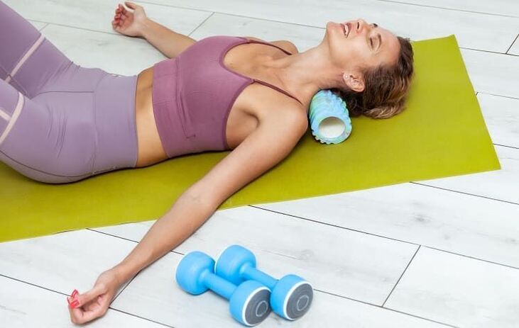 neck massage with rollers for osteochondrosis